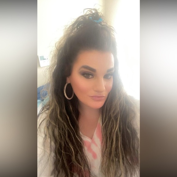 Earth is for the poshers - Picture 1 of 2